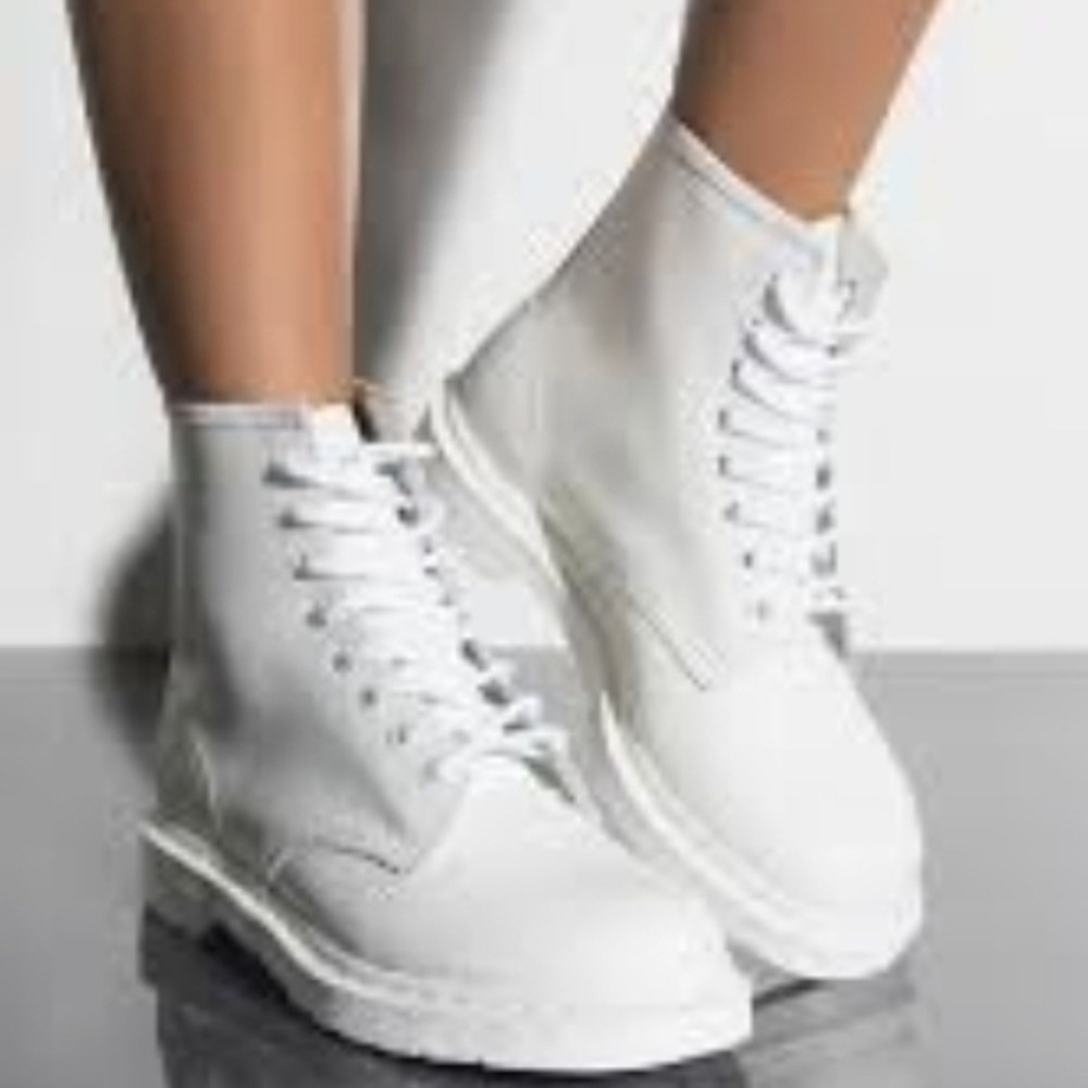 Dr. Martens White Leather BootsDescriptionDr. Martens1460 Mono leather bootsF - Picture 3 of 17